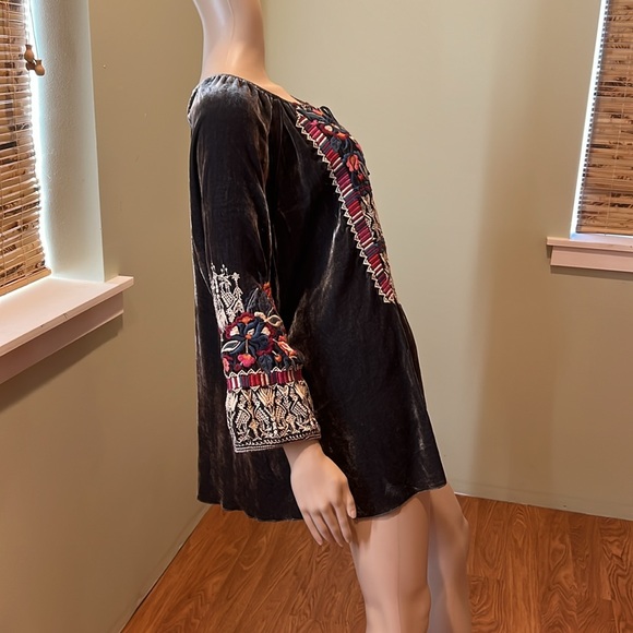 Johnny Was Velvet And Silk Heavily Embroidered Top With Tie At Neck Size L - Picture 3 of 11